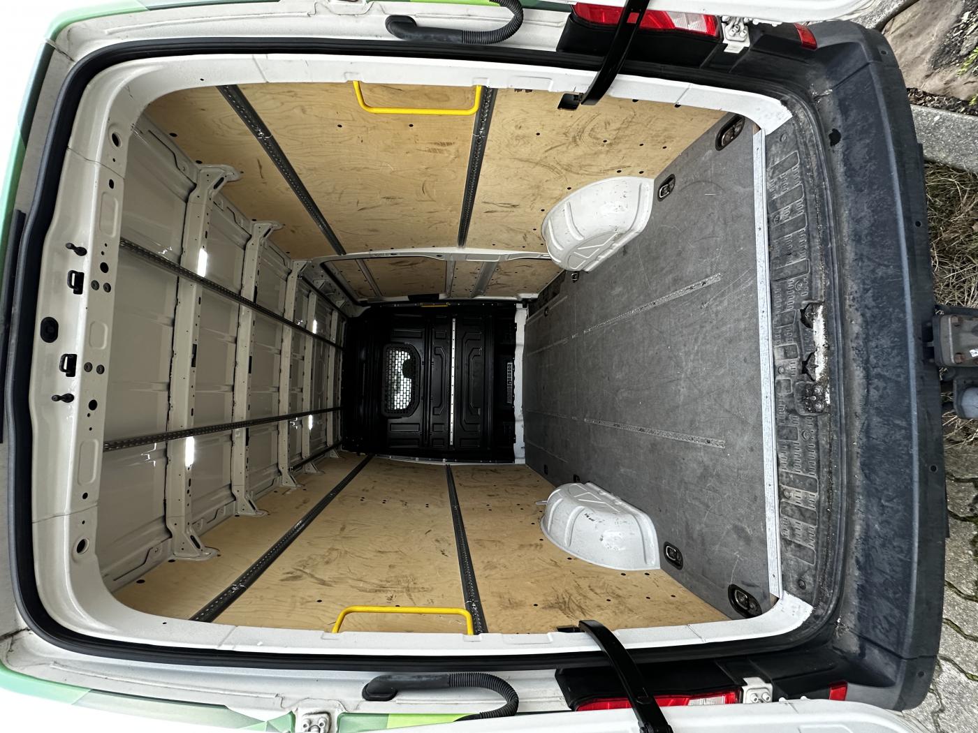 VW CRAFTER • Transporter