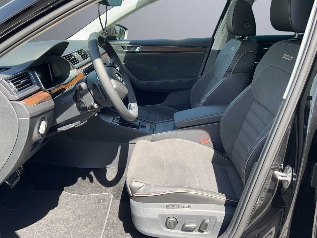 SKODA SUPERB • Combi